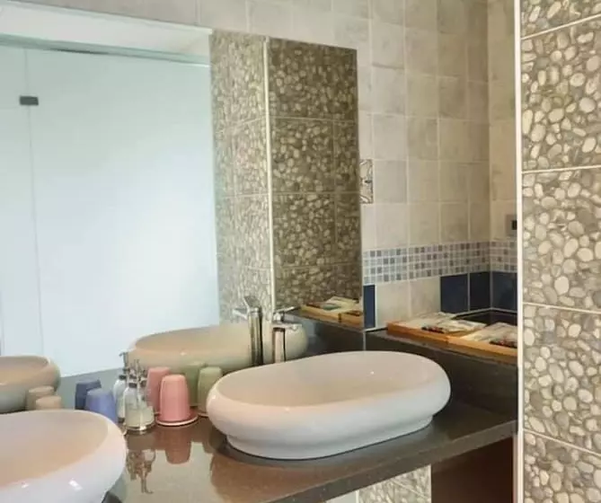 تختخواب و صبحانه Alpha Villa
