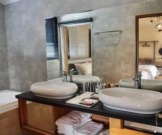 تختخواب و صبحانه Alpha Villa
