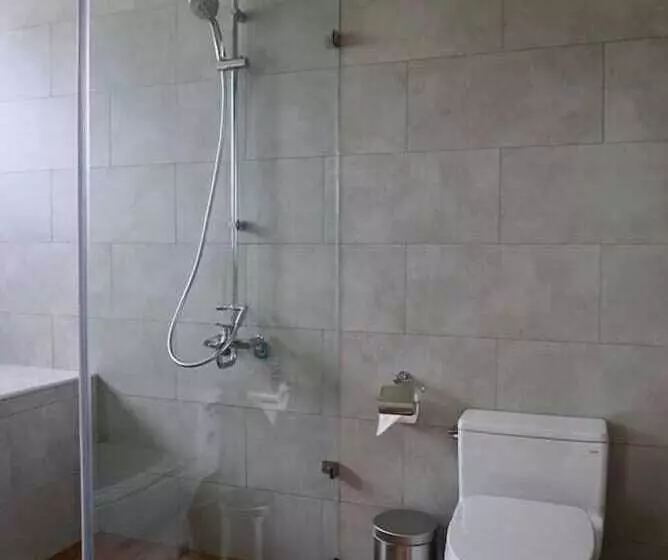 تختخواب و صبحانه Alpha Villa