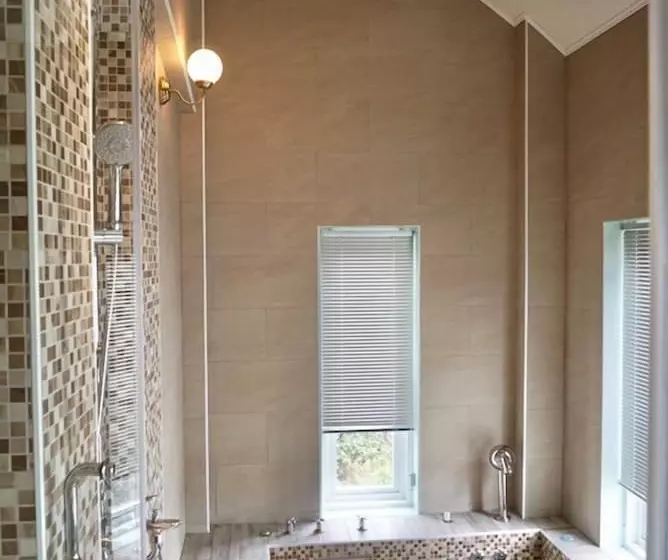 تختخواب و صبحانه Alpha Villa