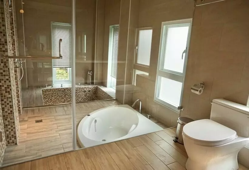تختخواب و صبحانه Alpha Villa