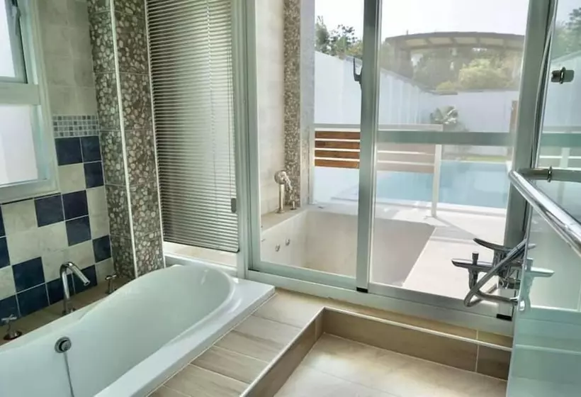 تختخواب و صبحانه Alpha Villa