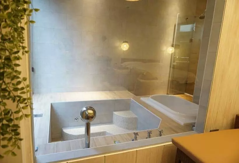 تختخواب و صبحانه Alpha Villa