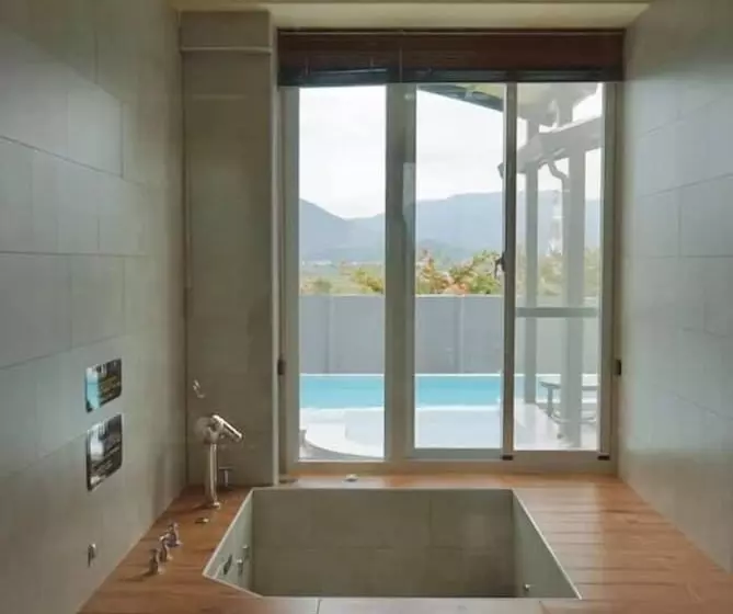 تختخواب و صبحانه Alpha Villa