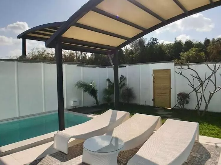 تختخواب و صبحانه Alpha Villa