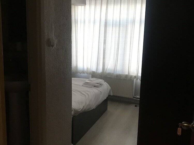 تختخواب و صبحانه Koprulu