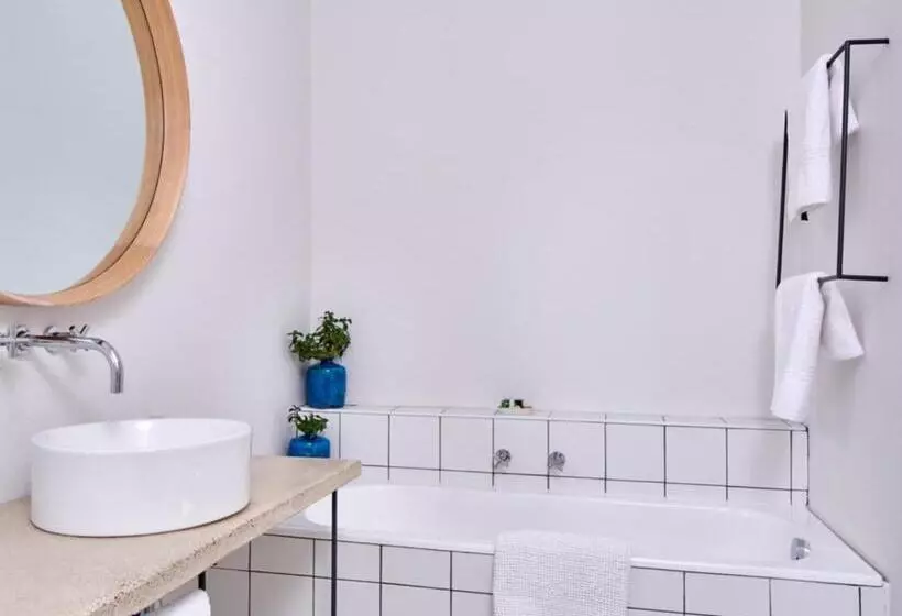 ベッドアンドブレックファースト White Light The Rooms Adults Only