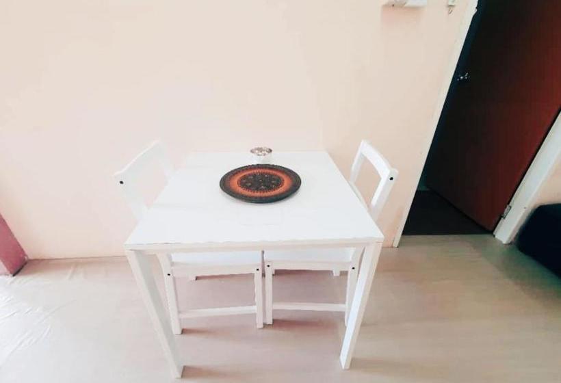 Отель Oyo 90291 Homestay De Majidee