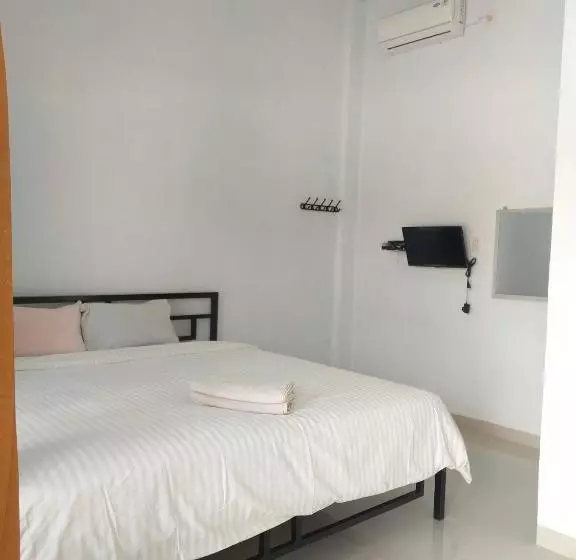 Hotelli Oyo 90618 Hanania House