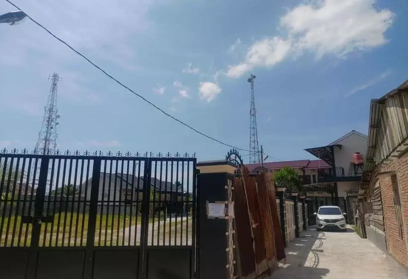 Hotelli Oyo 90618 Hanania House