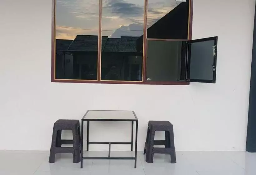 Hotelli Oyo 90618 Hanania House