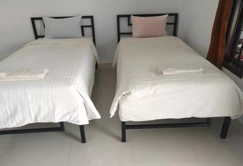 Hotelli Oyo 90618 Hanania House