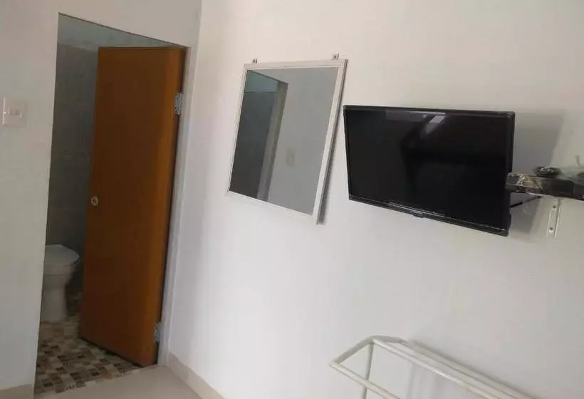 Hotelli Oyo 90618 Hanania House