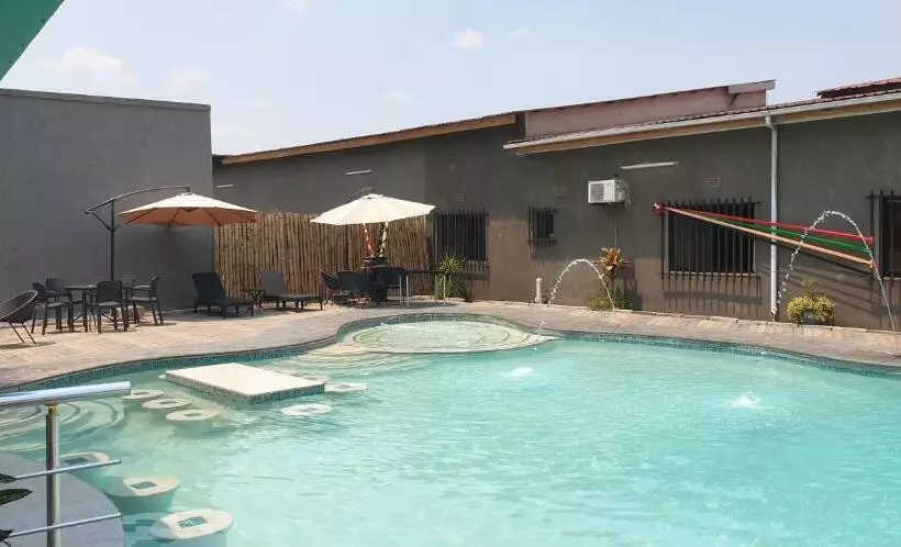 هتل The Escape Lodge