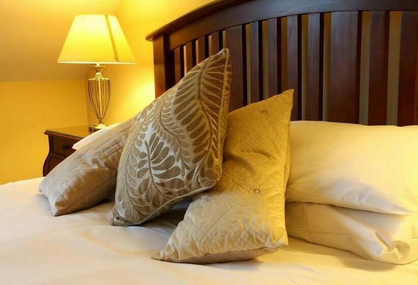 בית מלון כפרי Trooperstown Wood Lodge