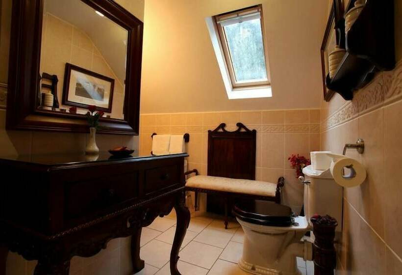 בית מלון כפרי Trooperstown Wood Lodge