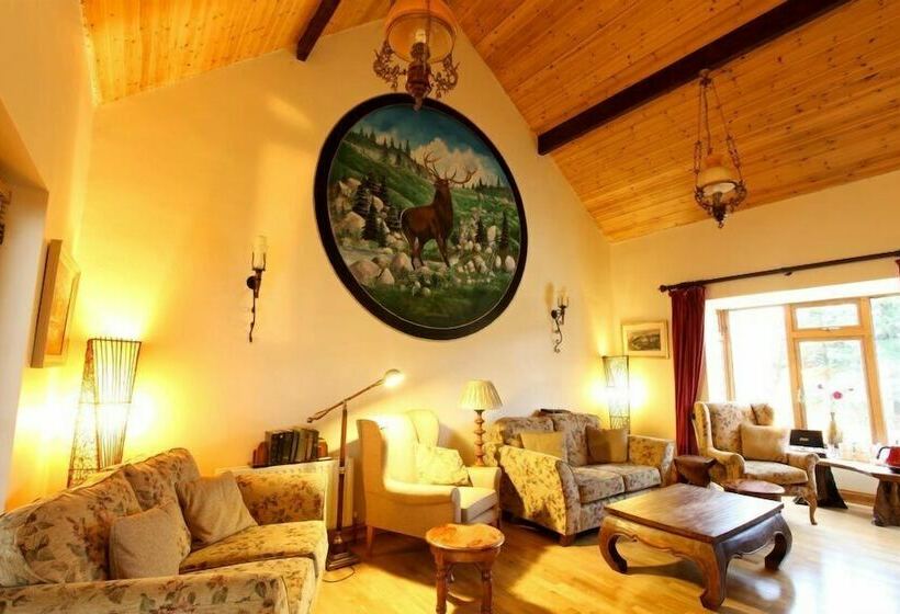 בית מלון כפרי Trooperstown Wood Lodge