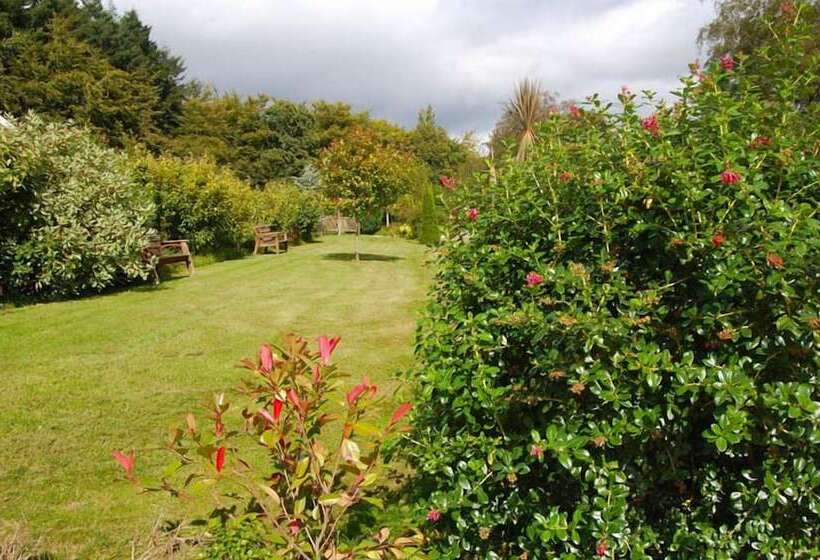 בית מלון כפרי Trooperstown Wood Lodge