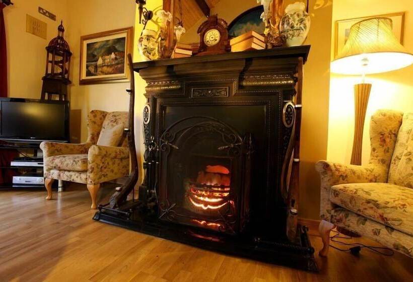 בית מלון כפרי Trooperstown Wood Lodge