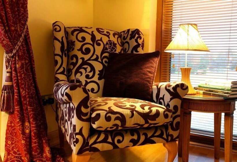 בית מלון כפרי Trooperstown Wood Lodge