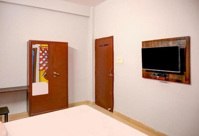 בית מלון כפרי Spot On 82219  New Lake Palace