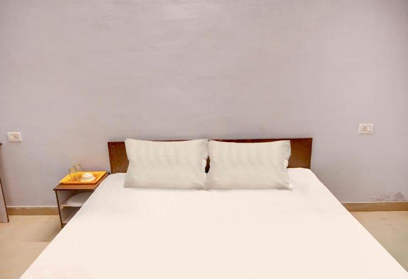 בית מלון כפרי Spot On 82219  New Lake Palace