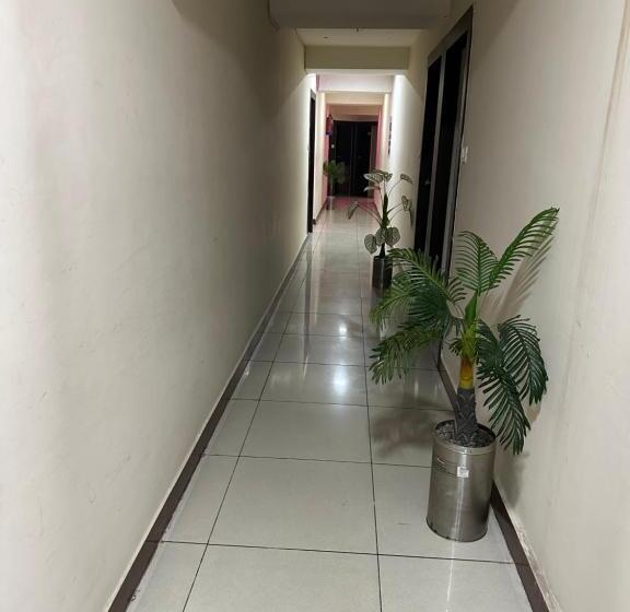 هتل New Shiv Kunj