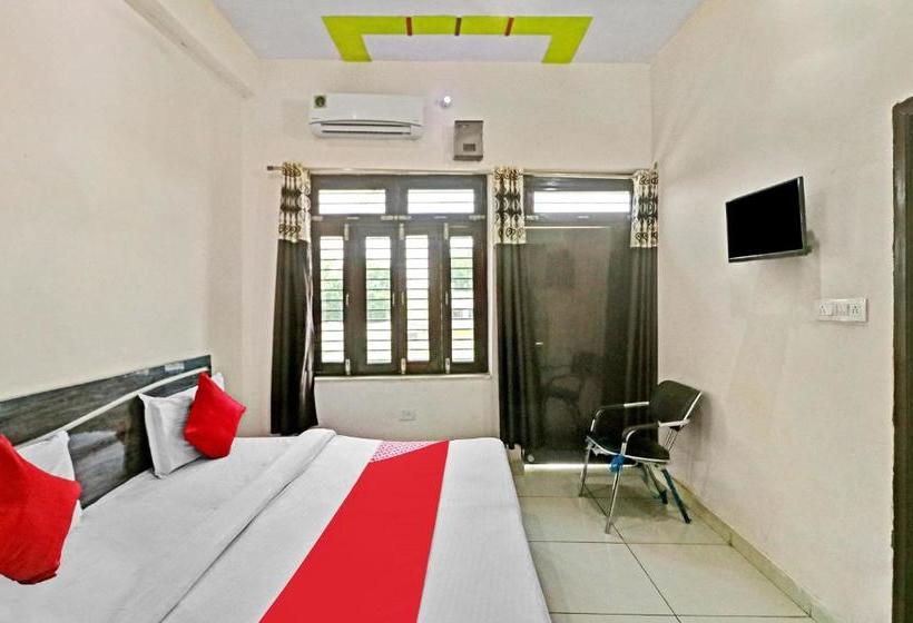 בית מלון כפרי Oyo 82225  Anjani Palace