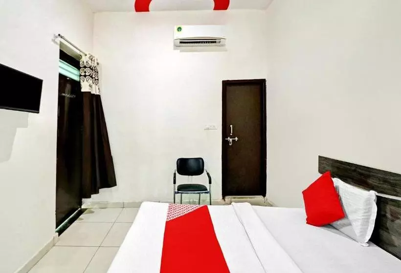 ホテル Oyo 82225  Anjani Palace