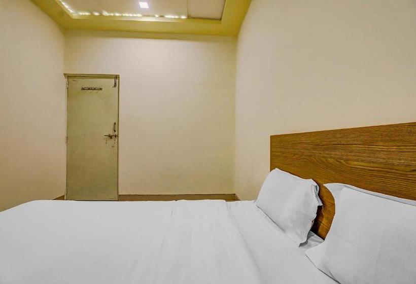 בית מלון כפרי Spot On 82058 A Square