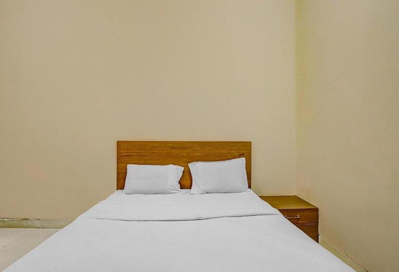 בית מלון כפרי Spot On 82058 A Square