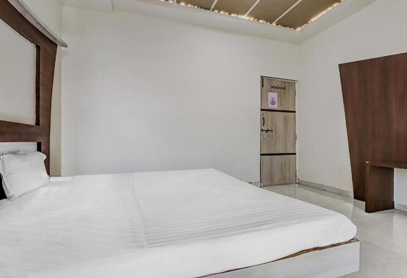 בית מלון כפרי Spot On 82058 A Square