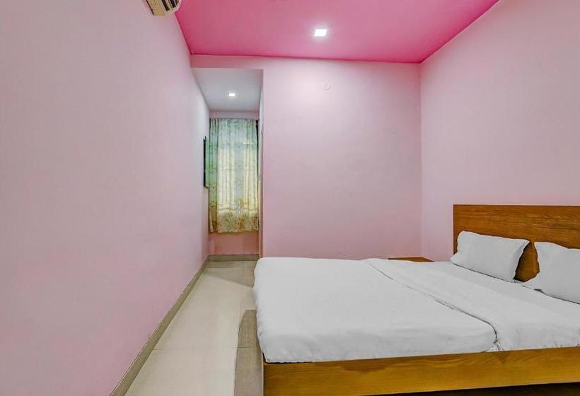 בית מלון כפרי Spot On 82058 A Square