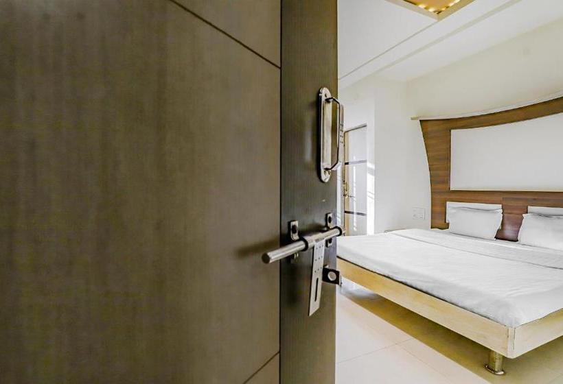 בית מלון כפרי Spot On 82058 A Square