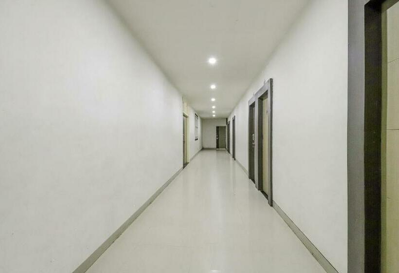 בית מלון כפרי Spot On 82058 A Square