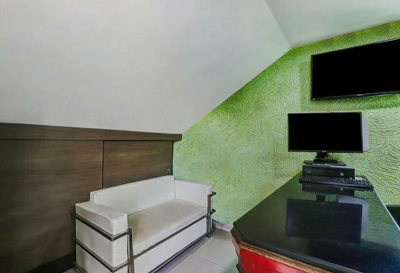 בית מלון כפרי Spot On 82058 A Square