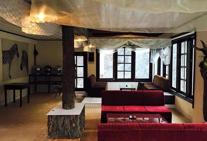 هتل The Jungle Inn Resort & Restaurant