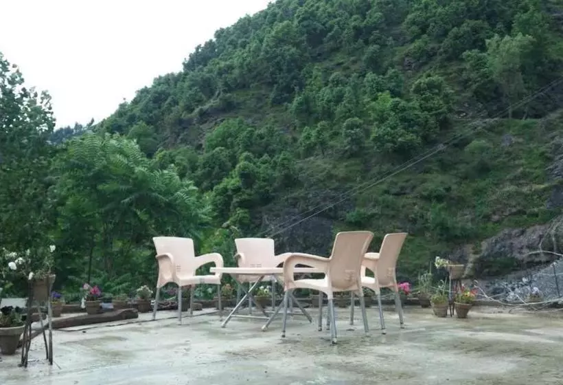 هتل The Jungle Inn Resort & Restaurant