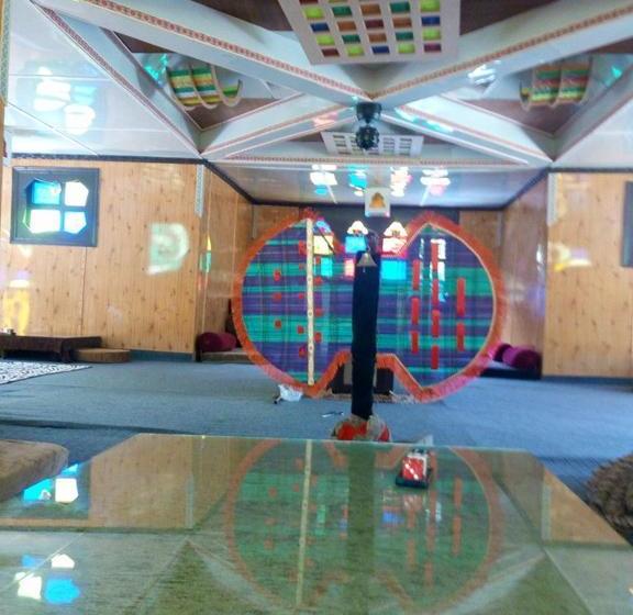 هتل The Jungle Inn Resort & Restaurant