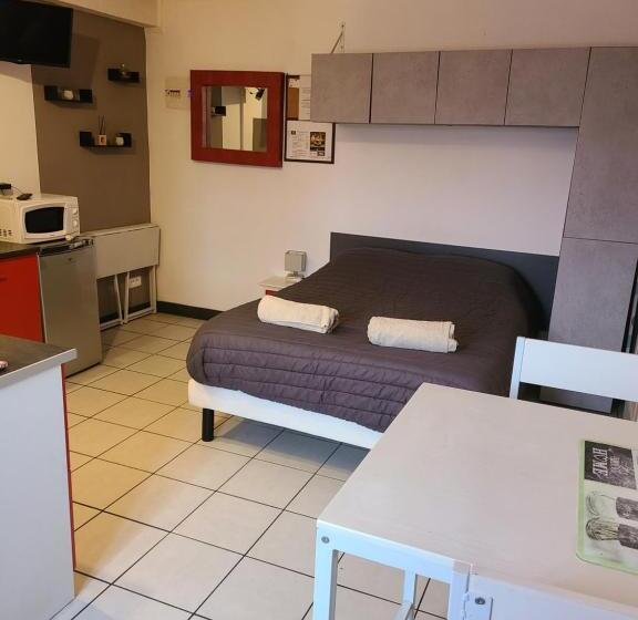 مبيت وإفطار Les Gîtes De Brives