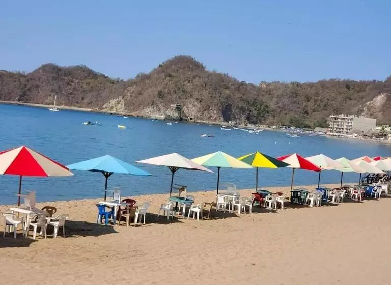 Hotelli Y Bungalows Bugambilias