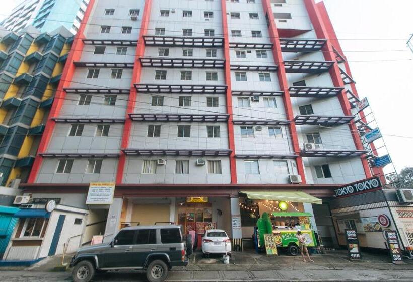 هتل Reddoorz At Crowne One Condo