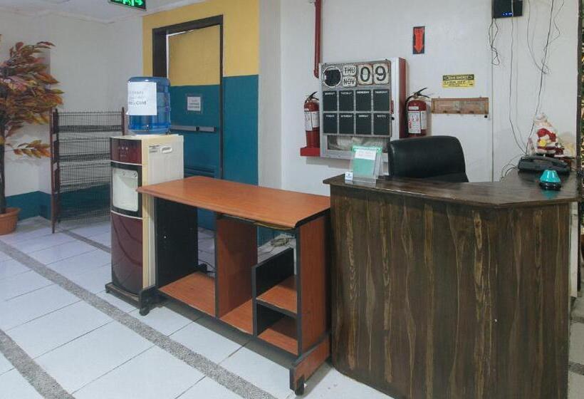 هتل Reddoorz At Crowne One Condo