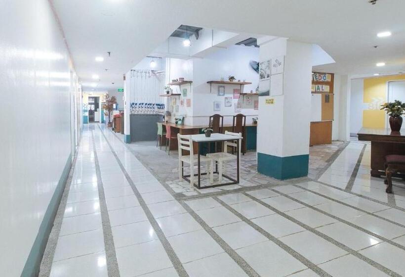 هتل Reddoorz At Crowne One Condo