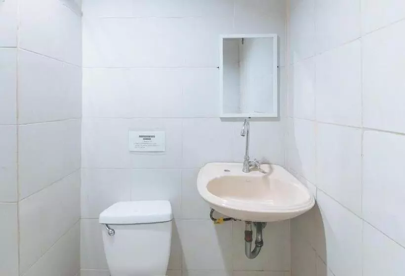 هتل Reddoorz At Crowne One Condo