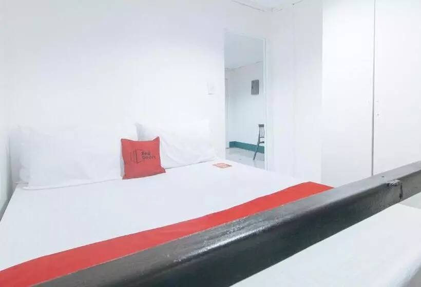 هتل Reddoorz At Crowne One Condo