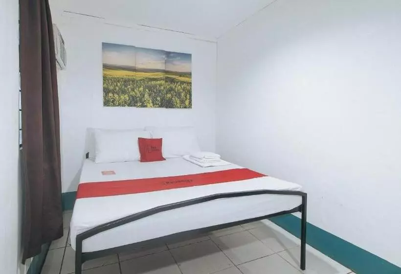 هتل Reddoorz At Crowne One Condo