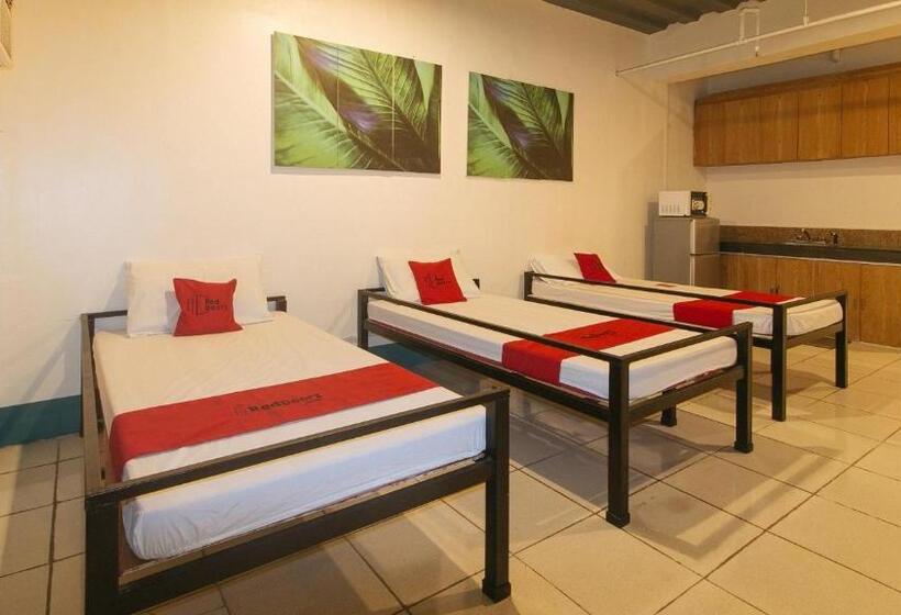 هتل Reddoorz At Crowne One Condo