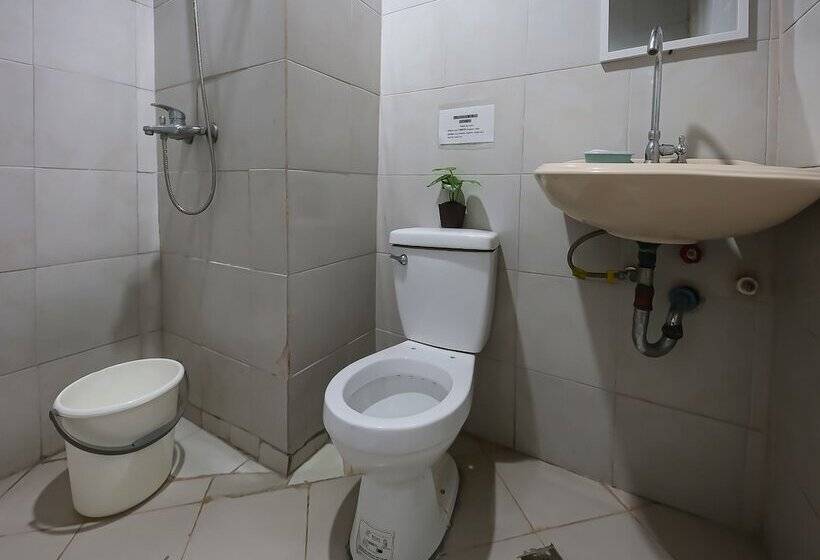 هتل Reddoorz At Crowne One Condo