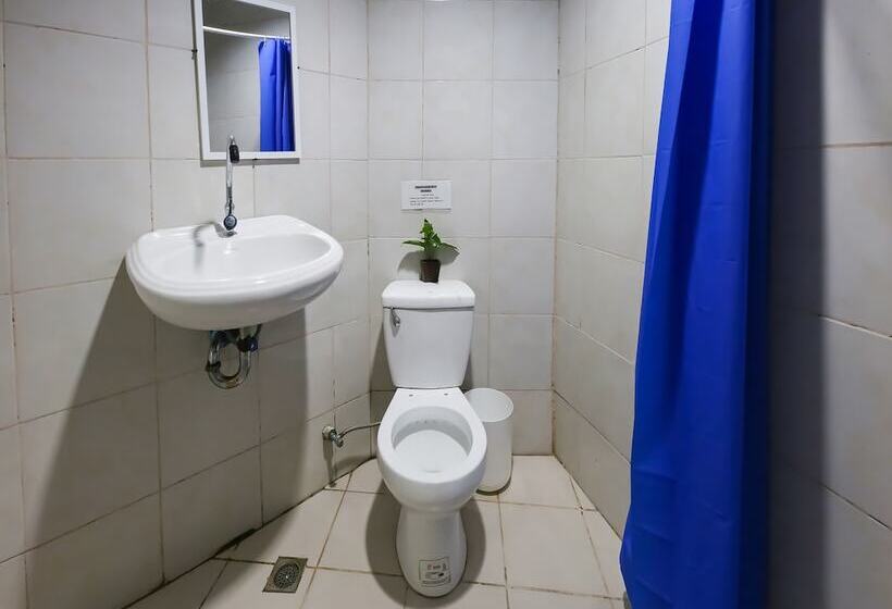 هتل Reddoorz At Crowne One Condo